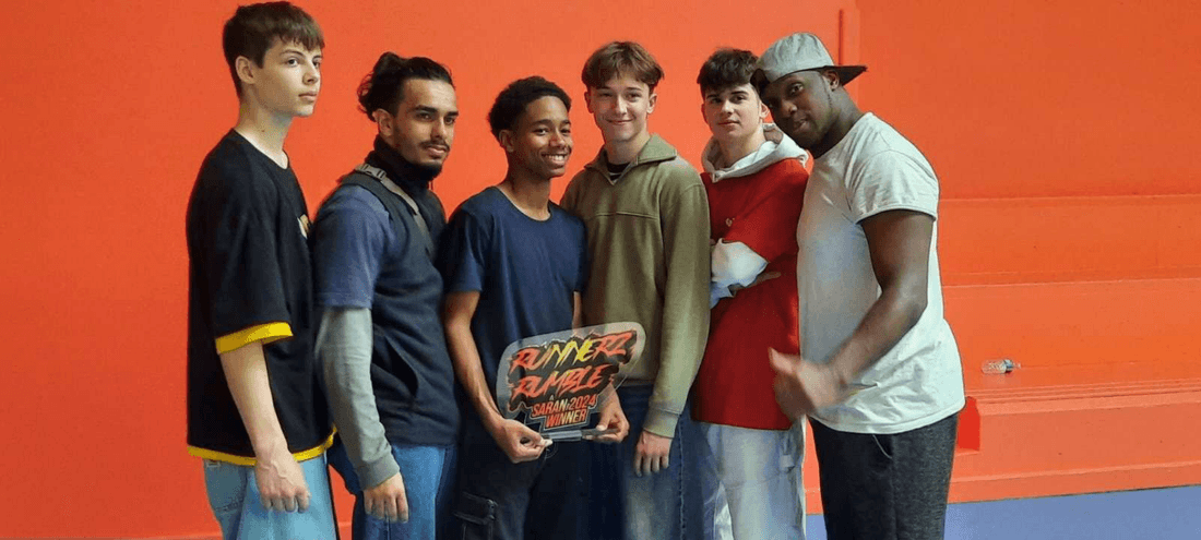 Winning crew holding the Runnerz Rumble trophy